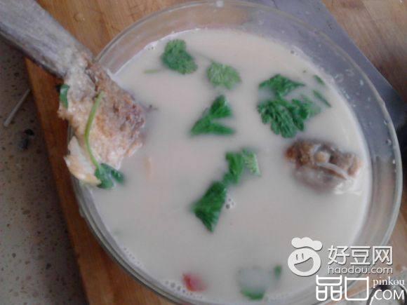 鲫鱼枸杞汤