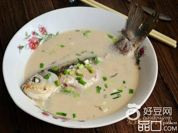 鲫鱼嵌肉炖汤