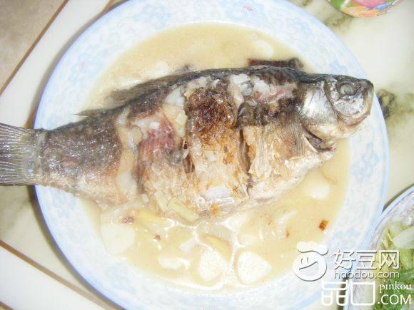 煎鲫鱼