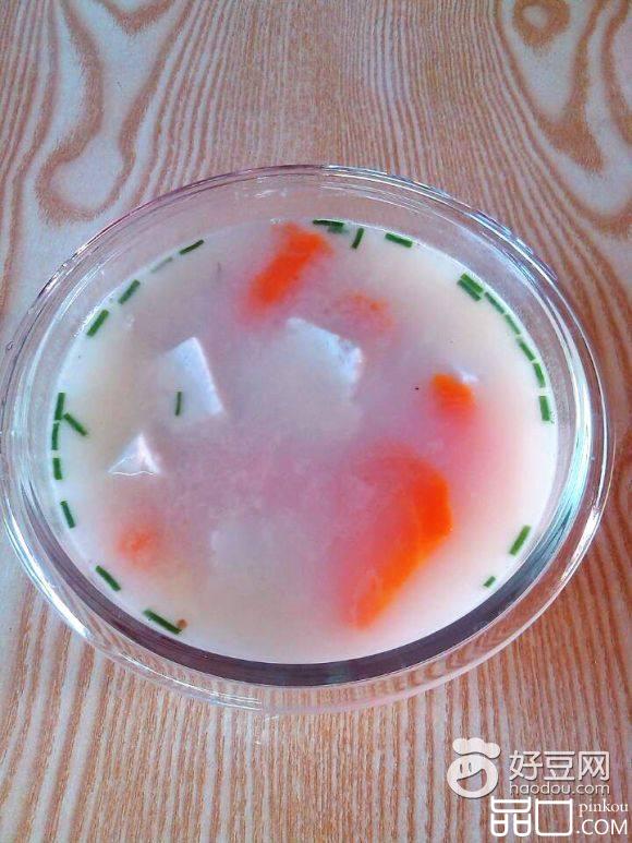 胡萝卜豆腐鲫鱼汤