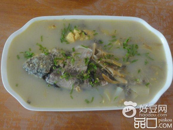 黄花菜鲫鱼汤