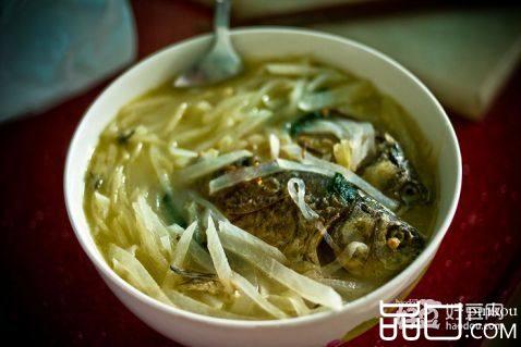 白萝卜紫苏鲫鱼汤