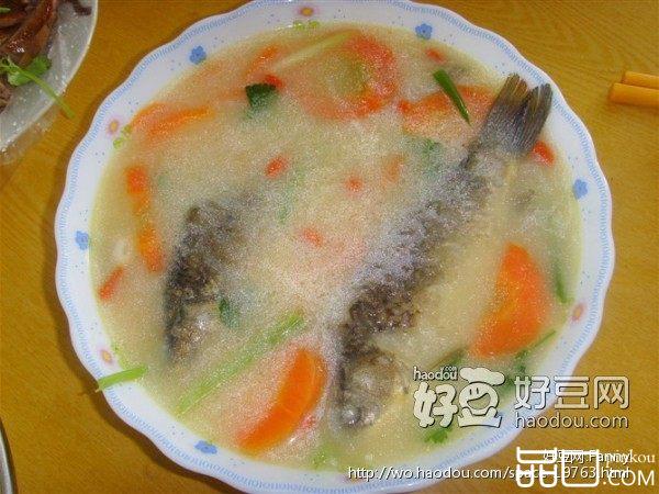 鲫鱼胡萝卜汤