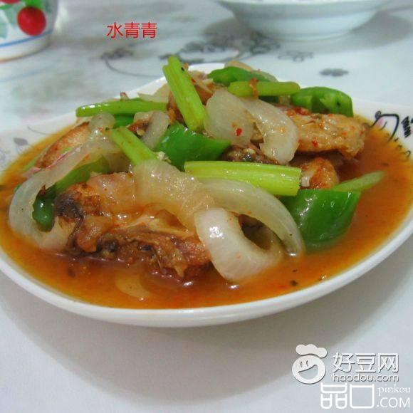西芹洋葱煮鱼
