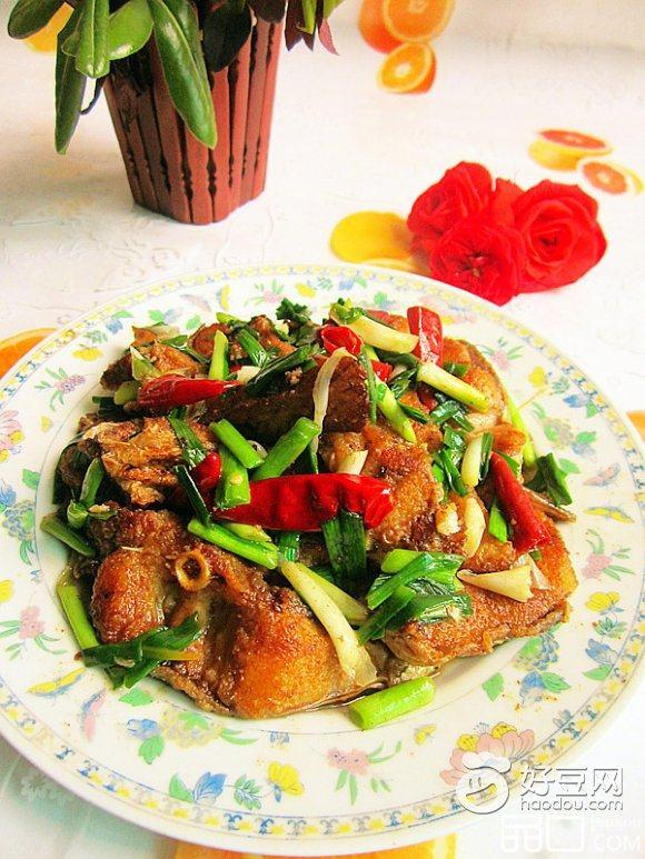 大蒜煮鱼