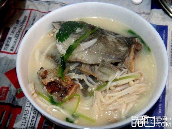 金针菇草鱼汤