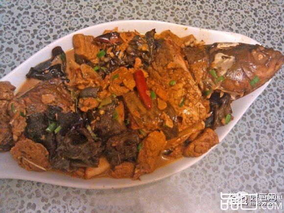 木耳豆腐炖全鱼
