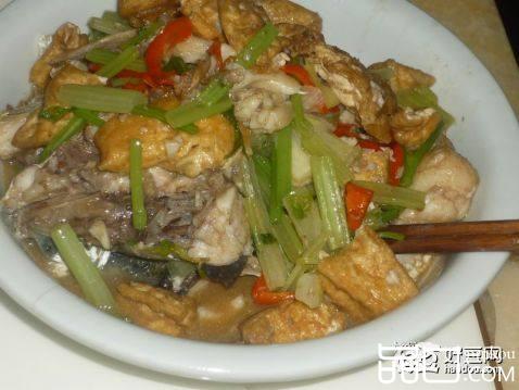 豆腐焖鱼