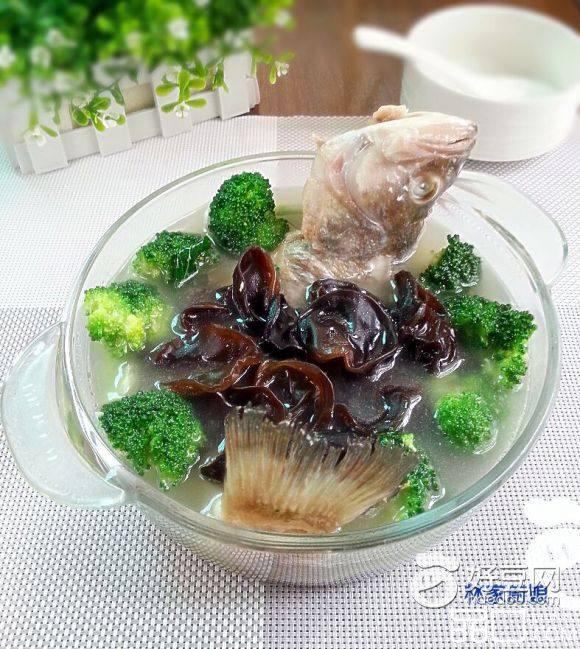 鲈鱼木耳西兰花汤