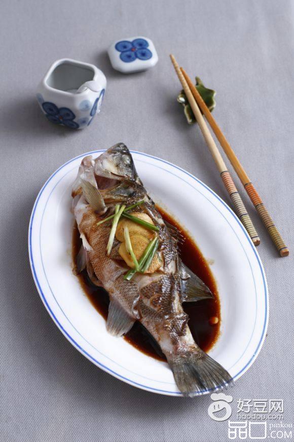 柠香蒸鲈鱼