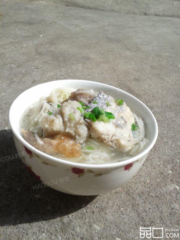 带鱼卷心菜煮米粉