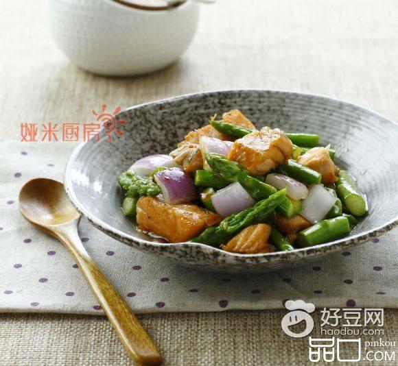 鲜芦笋三文鱼丁