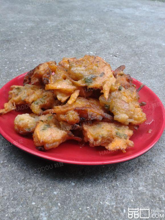 炸红萝卜虾仁肉丸子