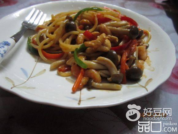 鸡肉虾仁炒意粉