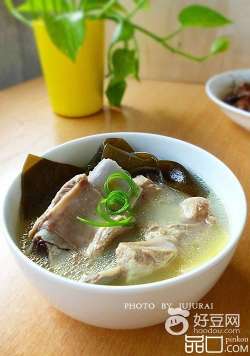 扭结海带排骨汤