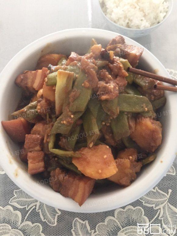 猪肉炖茄子豆角土豆