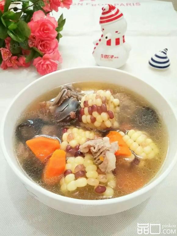 胡萝卜玉米香菇骨头汤