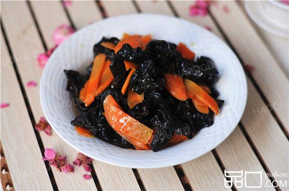 胡萝卜炒黑木耳