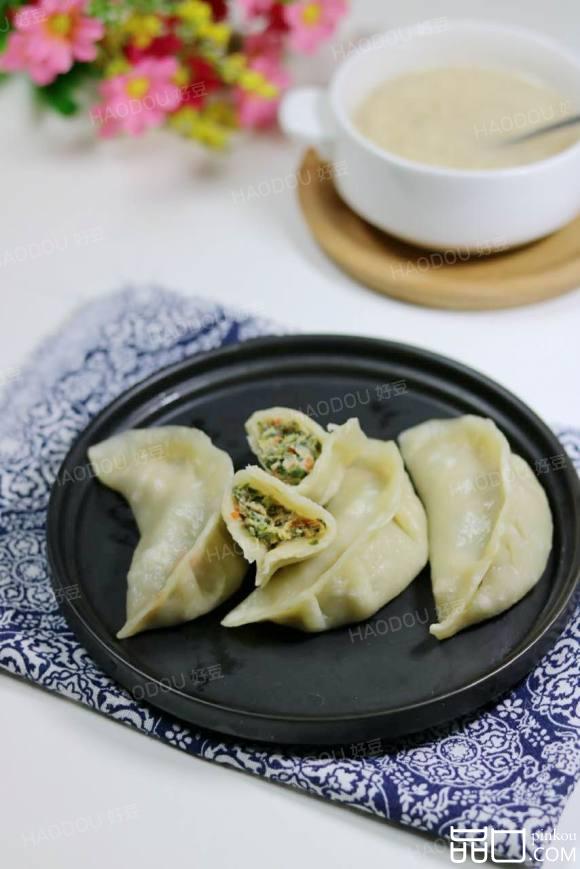 菠菜胡萝卜肉蒸饺