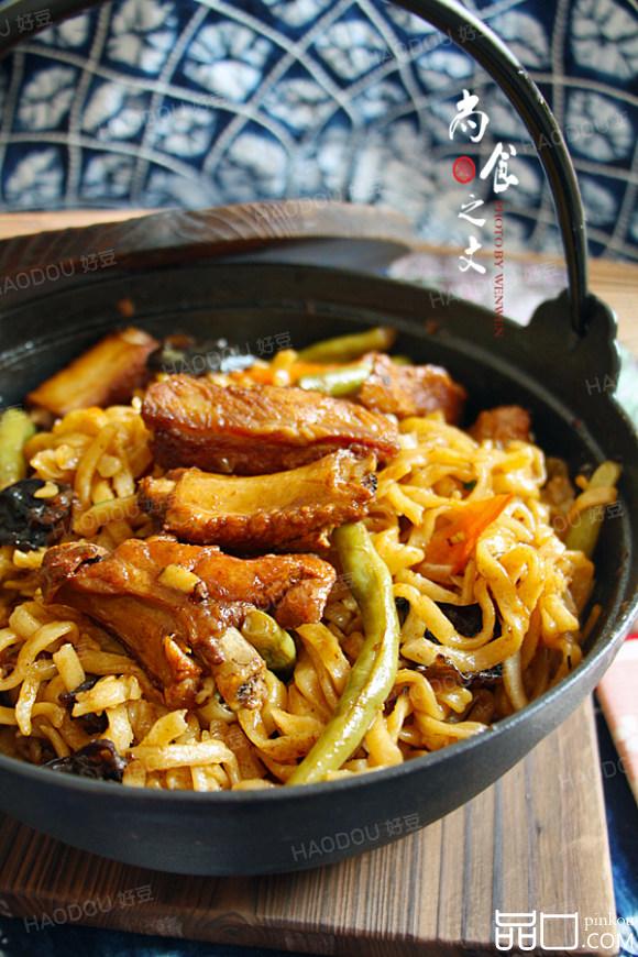 铁锅排骨豆角焖面