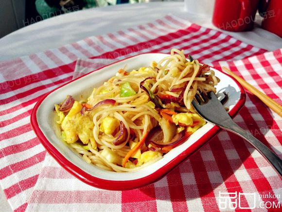 洋葱鸡蛋酱油炒面
