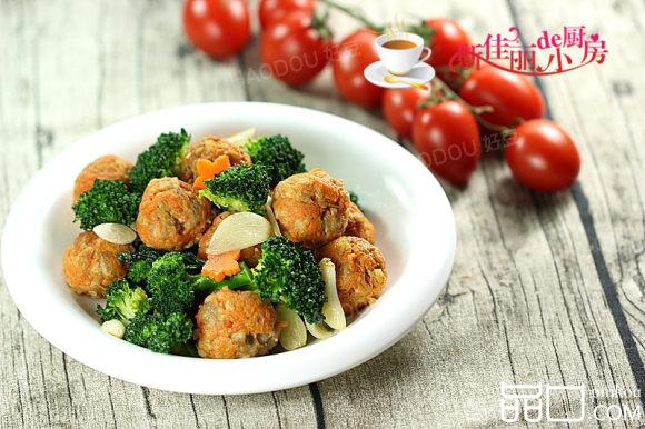 西兰花炒胡萝卜圆子