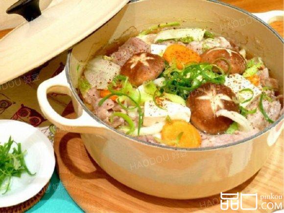 菌菇杂烩•肉豆腐煲