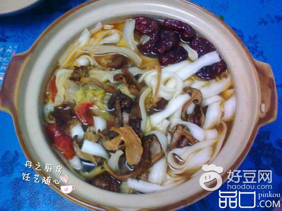 砂锅骨汤野蘑炖粉条