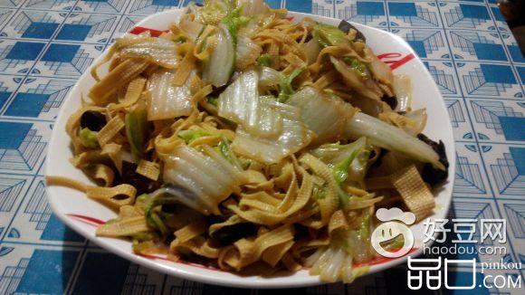 手撕白菜炒木耳豆皮
