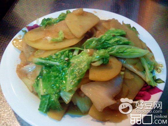 农家白菜炒土豆片