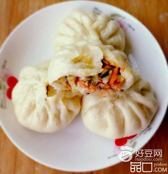 白菜猪肉香菇胡萝卜包
