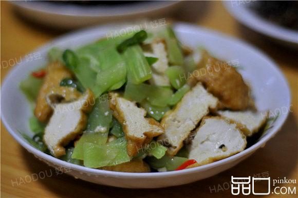 莴笋炒油豆腐
