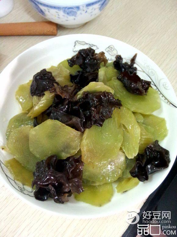 莴笋片炒黑木耳