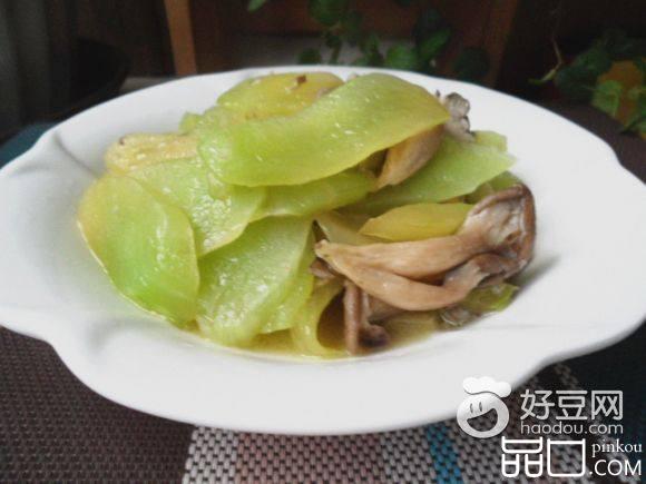 姬菇炒莴笋