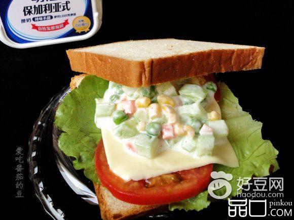 酸奶沙拉三明治