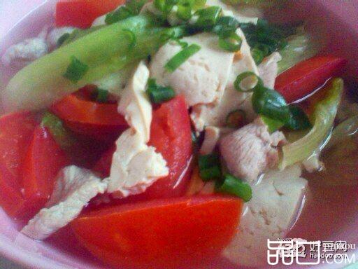 豆腐西红柿生菜瘦肉汤