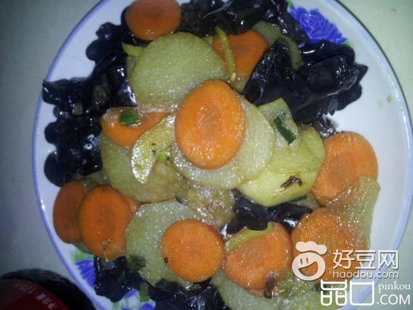 胡萝卜山药炒木耳
