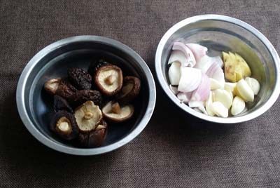 香菇焖鸭腿步骤2