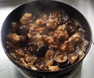 香菇焖鸭腿步骤5