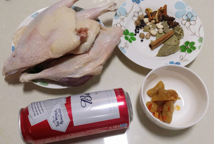啤酒烧鸭肉步骤1