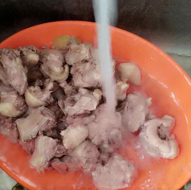 鸭腿炖土豆步骤4