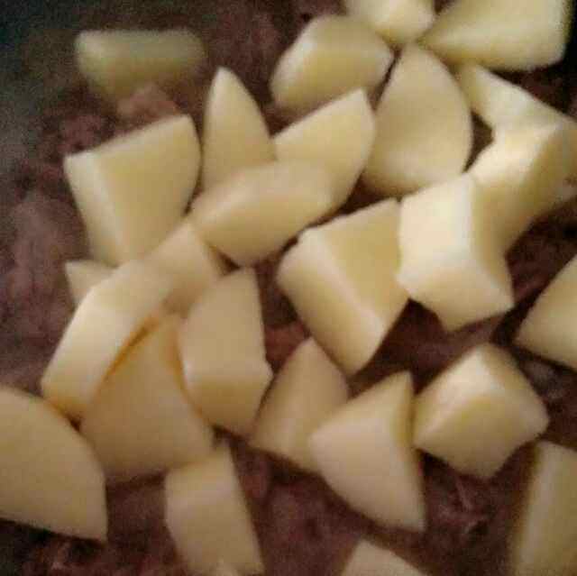 鸭腿炖土豆步骤8
