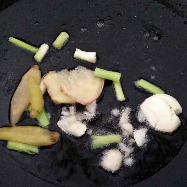 鸭腿炖土豆步骤5