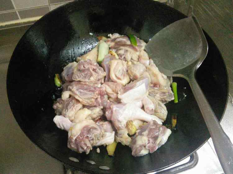 鸭腿炖山药步骤8