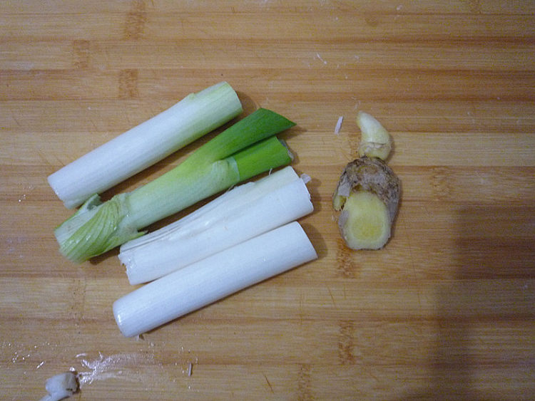 葱烧鸭腿步骤7