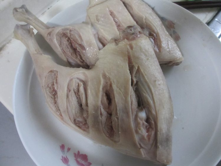 酱烧鸭腿步骤1