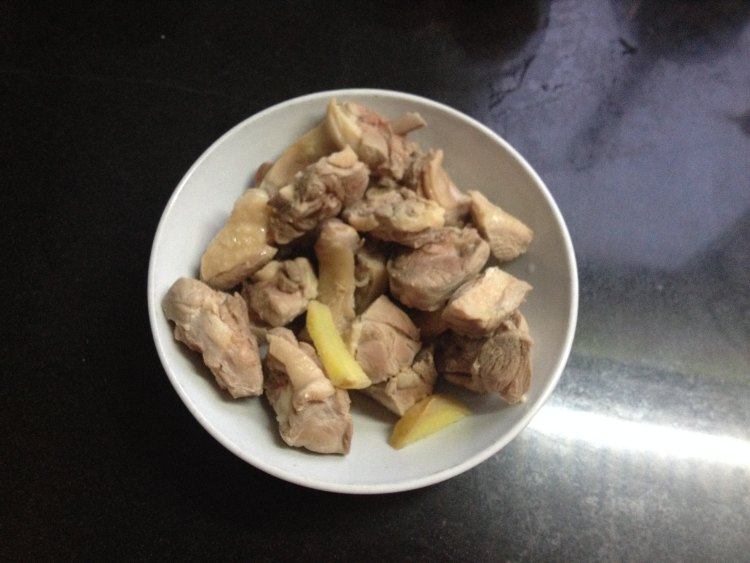 茶树菇土豆鸭块步骤1