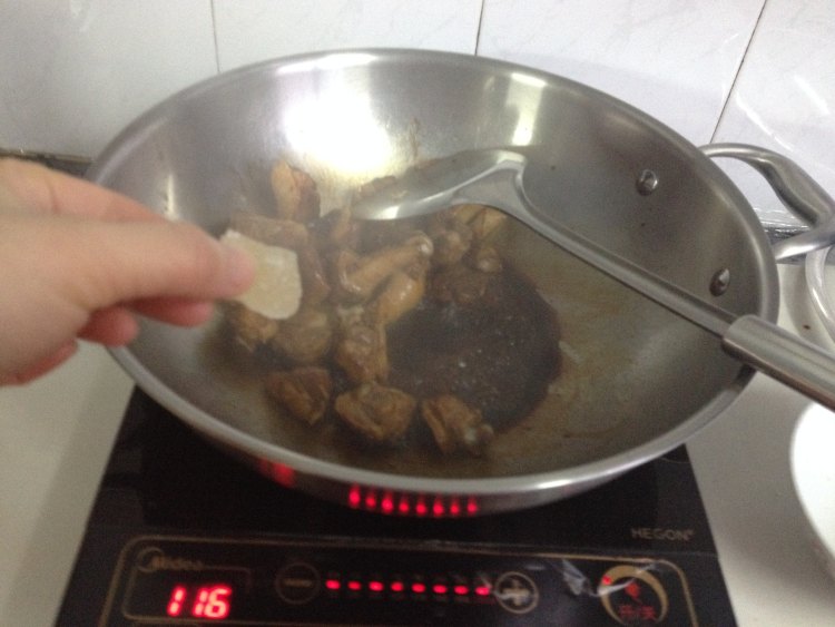 茶树菇土豆鸭块步骤4