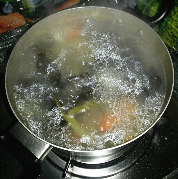 山药木耳鸭腿汤步骤10