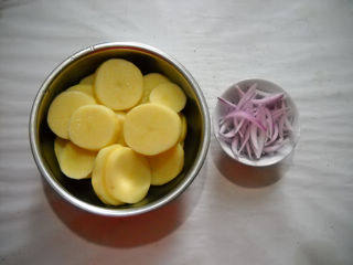 葱香土豆烤鸭步骤2